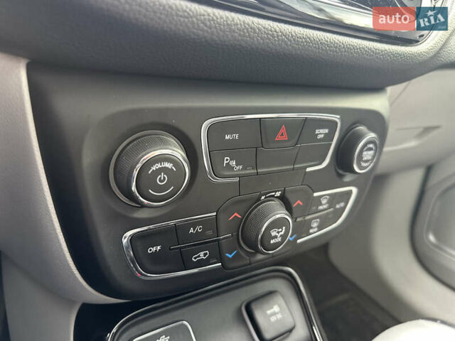 Джип Compass 2017 у Полтаві на Automoto.ua Сірий Джип Compass, об'ємом двигуна 2.36 л та пробігом 125 тис. км за 15500 $, фото 24 на Automoto.ua