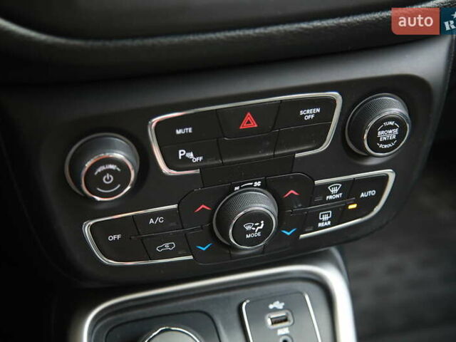 Серый Джип Компас, объемом двигателя 2.36 л и пробегом 34 тыс. км за 16000 $, фото 18 на Automoto.ua