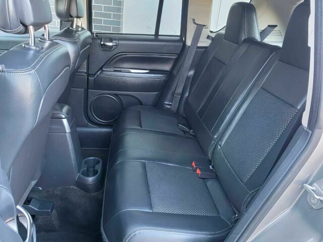 Сірий Джип Compass, об'ємом двигуна 2.4 л та пробігом 58 тис. км за 5600 $, фото 13 на Automoto.ua