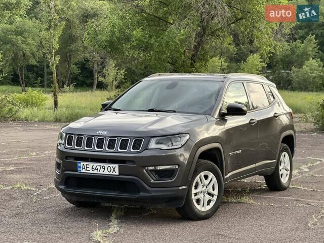 Джип Компас 2017 в Каменское - Днепродзержинск на Automoto.ua Серый Джип Компас, объемом двигателя 2.36 л и пробегом 119 тыс. км за 13800 $, фото 9 на Automoto.ua