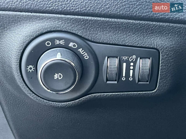 Сірий Джип Compass, об'ємом двигуна 2.36 л та пробігом 52 тис. км за 16900 $, фото 43 на Automoto.ua