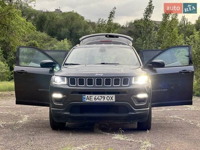 Джип Компас 2017 в Каменское - Днепродзержинск на Automoto.ua Серый Джип Компас, объемом двигателя 2.36 л и пробегом 119 тыс. км за 13800 $, фото 11 на Automoto.ua