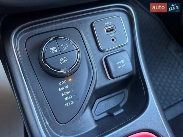 Джип Compass 2017 у Одесі на Automoto.ua Сірий Джип Compass, об'ємом двигуна 2.36 л та пробігом 42 тис. км за 12800 $, фото 31 на Automoto.ua