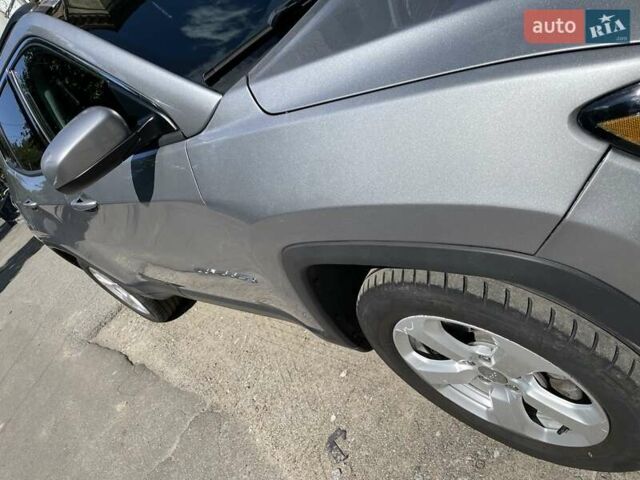 Серый Джип Компас, объемом двигателя 2.4 л и пробегом 70 тыс. км за 12900 $, фото 2 на Automoto.ua