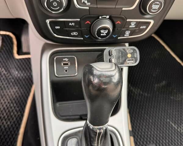 Сірий Джип Compass, об'ємом двигуна 2.4 л та пробігом 129 тис. км за 15800 $, фото 16 на Automoto.ua