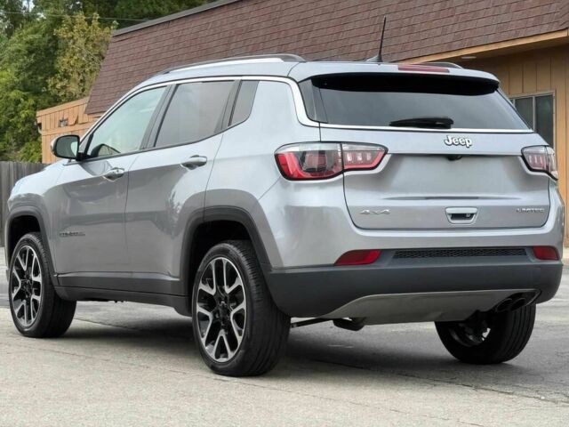 Сірий Джип Compass, об'ємом двигуна 2.4 л та пробігом 51 тис. км за 11100 $, фото 3 на Automoto.ua