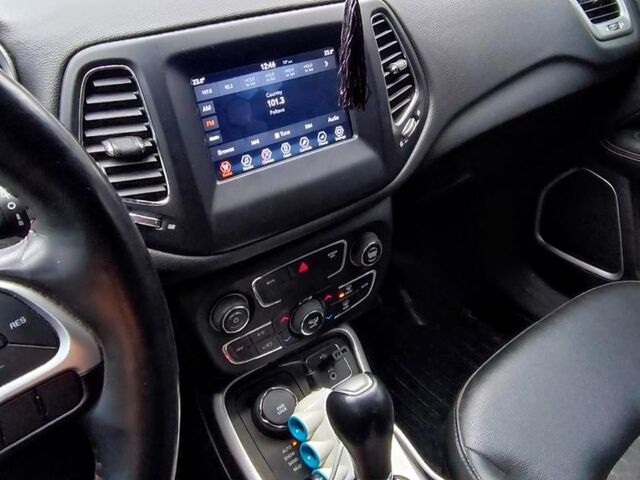Сірий Джип Compass, об'ємом двигуна 2.4 л та пробігом 154 тис. км за 14800 $, фото 3 на Automoto.ua