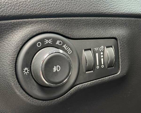 Серый Джип Компас, объемом двигателя 2.36 л и пробегом 100 тыс. км за 13800 $, фото 14 на Automoto.ua