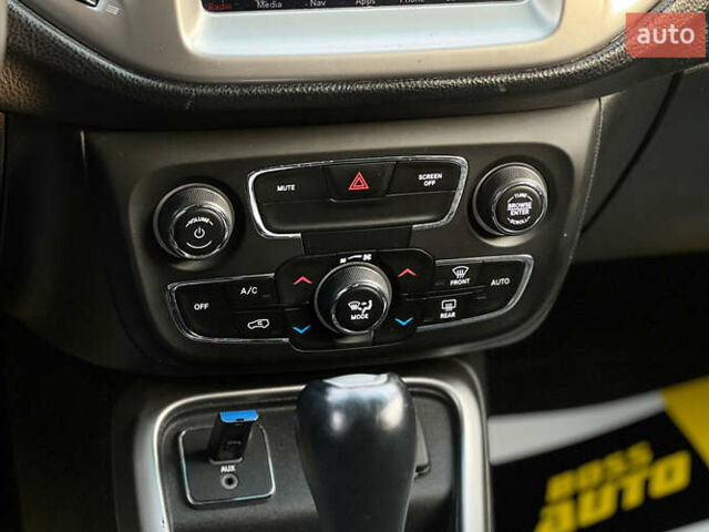 Сірий Джип Compass, об'ємом двигуна 2.4 л та пробігом 75 тис. км за 15800 $, фото 12 на Automoto.ua