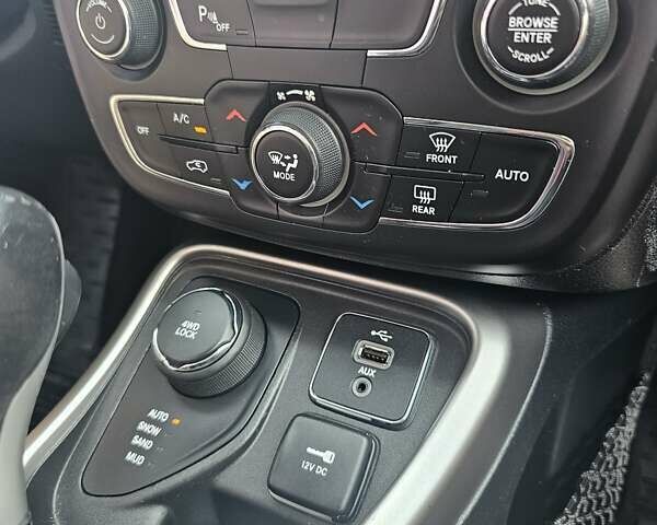 Серый Джип Компас, объемом двигателя 2.4 л и пробегом 145 тыс. км за 15500 $, фото 26 на Automoto.ua