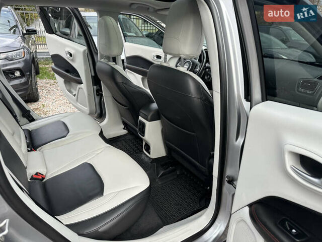 Джип Compass 2017 у Полтаві на Automoto.ua Сірий Джип Compass, об'ємом двигуна 2.36 л та пробігом 125 тис. км за 15500 $, фото 42 на Automoto.ua