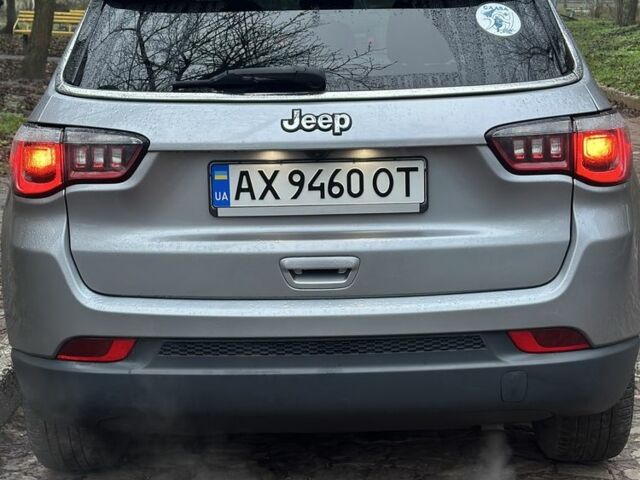 Сірий Джип Compass, об'ємом двигуна 2.4 л та пробігом 204 тис. км за 11900 $, фото 1 на Automoto.ua