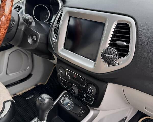 Сірий Джип Compass, об'ємом двигуна 2.4 л та пробігом 129 тис. км за 15800 $, фото 14 на Automoto.ua
