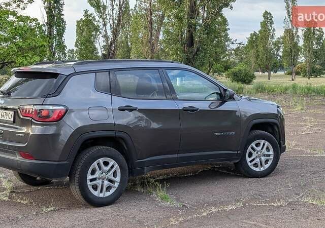 Джип Компас 2017 в Каменское - Днепродзержинск на Automoto.ua Серый Джип Компас, объемом двигателя 2.36 л и пробегом 119 тыс. км за 13800 $, фото 19 на Automoto.ua