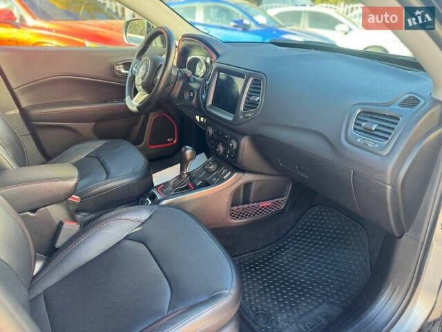 Джип Compass 2017 у Одесі на Automoto.ua Сірий Джип Compass, об'ємом двигуна 2.36 л та пробігом 42 тис. км за 12800 $, фото 29 на Automoto.ua