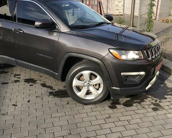 Сірий Джип Compass, об'ємом двигуна 2.4 л та пробігом 150 тис. км за 13100 $, фото 1 на Automoto.ua