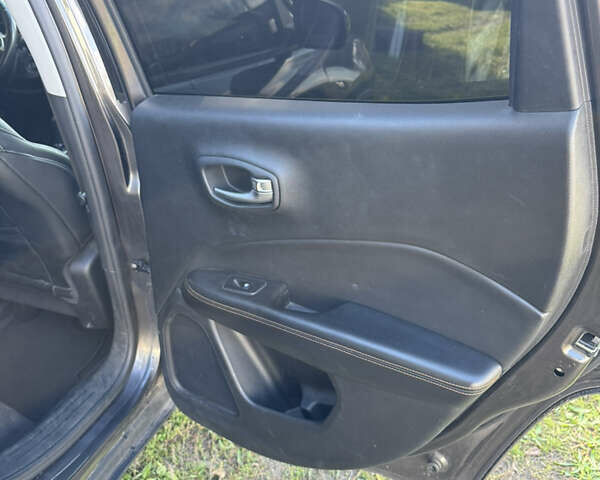 Джип Компас 2018 в Киеве на Automoto.ua Серый Джип Компас, объемом двигателя 2.4 л и пробегом 144 тыс. км за 15800 $, фото 36 на Automoto.ua