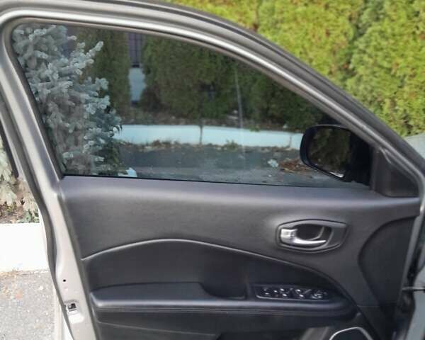 Джип Компас 2018 в Киеве на Automoto.ua Серый Джип Компас, объемом двигателя 2.4 л и пробегом 119 тыс. км за 15950 $, фото 20 на Automoto.ua