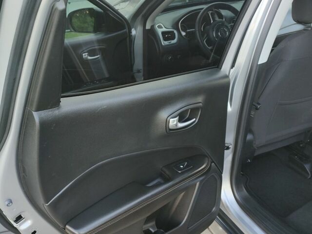 Серый Джип Компас, объемом двигателя 2.4 л и пробегом 173 тыс. км за 15800 $, фото 16 на Automoto.ua