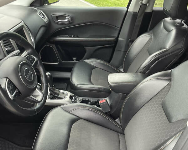 Сірий Джип Compass, об'ємом двигуна 2.4 л та пробігом 123 тис. км за 18000 $, фото 37 на Automoto.ua