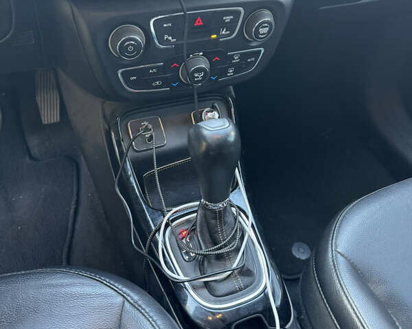 Джип Компас 2018 в Киеве на Automoto.ua Серый Джип Компас, объемом двигателя 2.4 л и пробегом 144 тыс. км за 15800 $, фото 26 на Automoto.ua