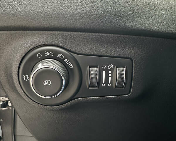 Сірий Джип Compass, об'ємом двигуна 2.36 л та пробігом 52 тис. км за 18500 $, фото 26 на Automoto.ua