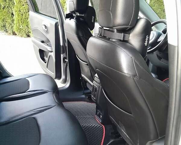 Джип Компас 2018 в Киеве на Automoto.ua Серый Джип Компас, объемом двигателя 2.4 л и пробегом 119 тыс. км за 15950 $, фото 36 на Automoto.ua