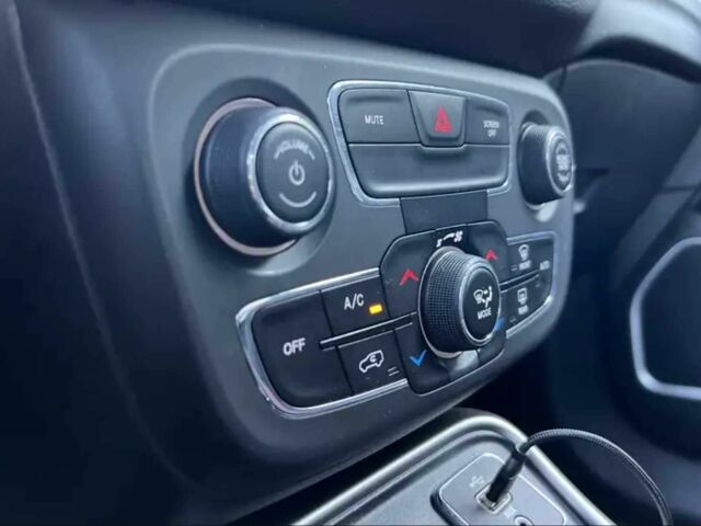 Сірий Джип Compass, об'ємом двигуна 2.4 л та пробігом 78 тис. км за 11700 $, фото 7 на Automoto.ua
