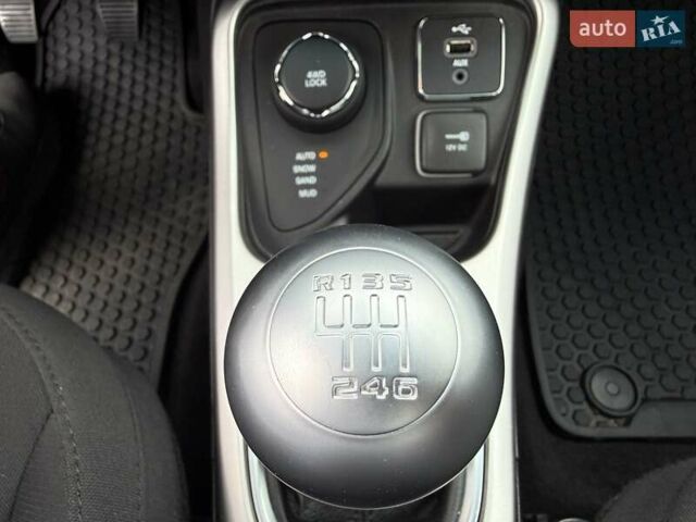 Сірий Джип Compass, об'ємом двигуна 2.4 л та пробігом 127 тис. км за 14900 $, фото 21 на Automoto.ua