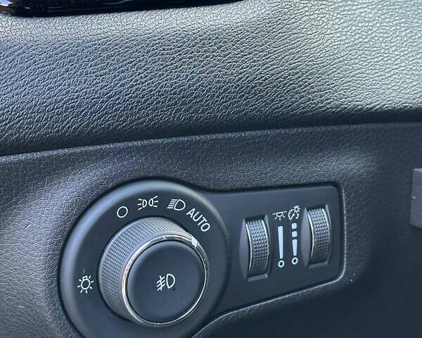 Сірий Джип Compass, об'ємом двигуна 2.36 л та пробігом 73 тис. км за 18400 $, фото 18 на Automoto.ua