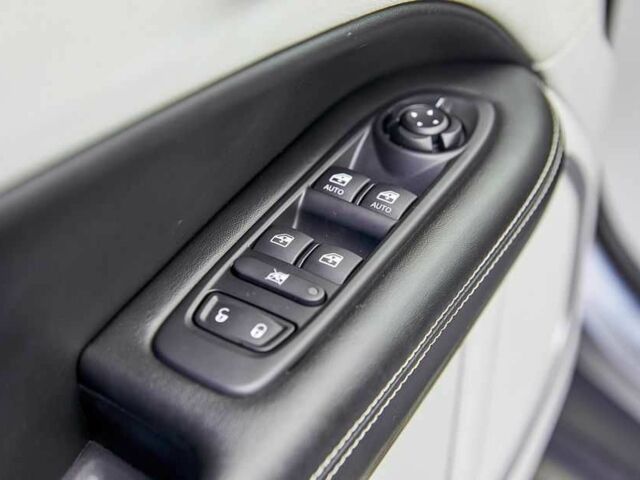 Джип Компас 2018 в Киеве на Automoto.ua Серый Джип Компас, объемом двигателя 2.4 л и пробегом 43 тыс. км за 12000 $, фото 11 на Automoto.ua