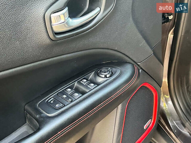 Сірий Джип Compass, об'ємом двигуна 2.4 л та пробігом 63 тис. км за 17990 $, фото 31 на Automoto.ua