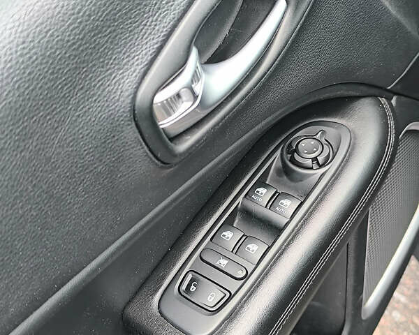 Серый Джип Компас, объемом двигателя 2.36 л и пробегом 68 тыс. км за 16200 $, фото 9 на Automoto.ua