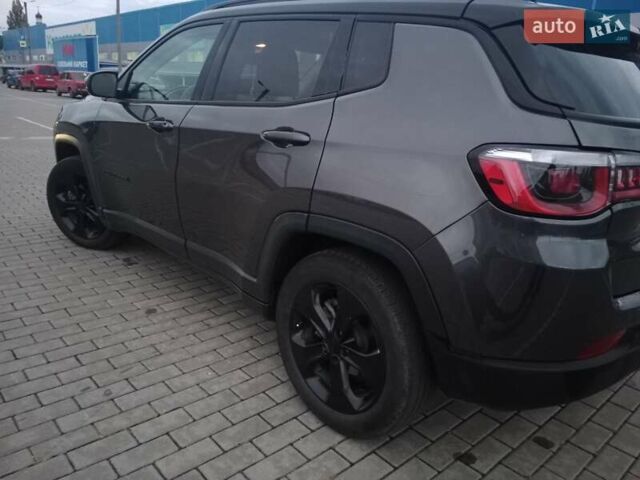 Джип Компас 2018 в Ромнах на Automoto.ua Серый Джип Компас, объемом двигателя 2.36 л и пробегом 134 тыс. км за 15800 $, фото 1 на Automoto.ua