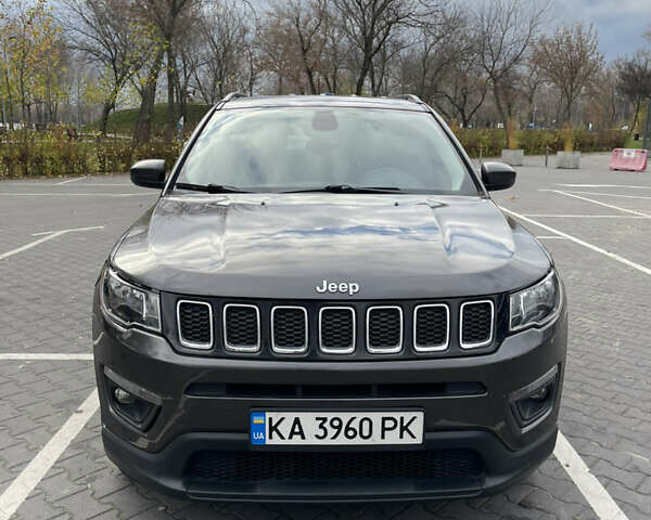 Серый Джип Компас, объемом двигателя 2.36 л и пробегом 105 тыс. км за 13500 $, фото 1 на Automoto.ua