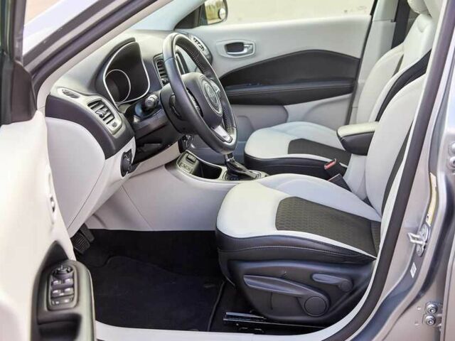Джип Компас 2018 в Киеве на Automoto.ua Серый Джип Компас, объемом двигателя 2.4 л и пробегом 43 тыс. км за 12000 $, фото 13 на Automoto.ua