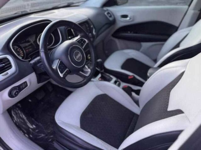 Сірий Джип Compass, об'ємом двигуна 2.4 л та пробігом 75 тис. км за 12800 $, фото 9 на Automoto.ua