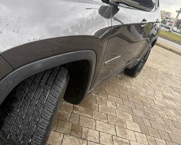 Сірий Джип Compass, об'ємом двигуна 2.36 л та пробігом 220 тис. км за 13499 $, фото 1 на Automoto.ua