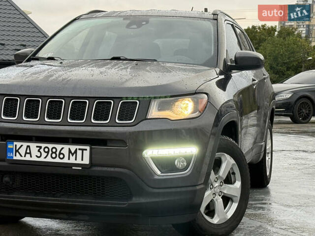 Серый Джип Компас, объемом двигателя 2.36 л и пробегом 230 тыс. км за 15999 $, фото 1 на Automoto.ua