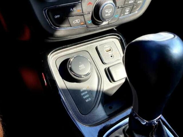 Сірий Джип Compass, об'ємом двигуна 0 л та пробігом 62 тис. км за 10000 $, фото 13 на Automoto.ua