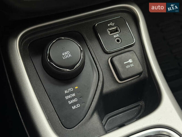 Серый Джип Компас, объемом двигателя 2.36 л и пробегом 230 тыс. км за 15999 $, фото 23 на Automoto.ua