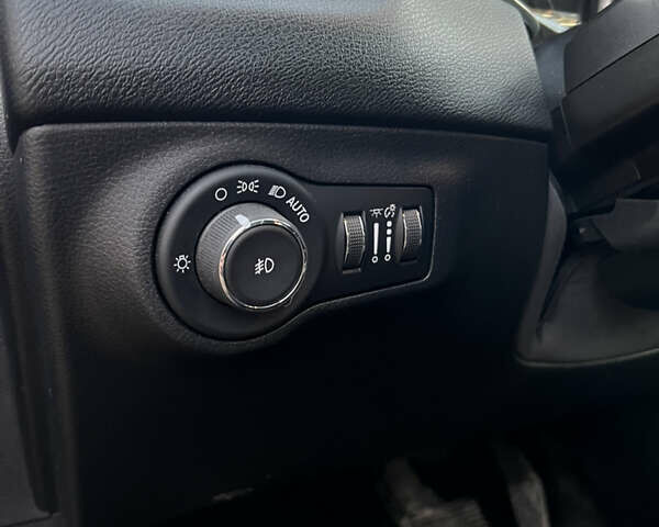 Серый Джип Компас, объемом двигателя 2.4 л и пробегом 86 тыс. км за 15500 $, фото 34 на Automoto.ua