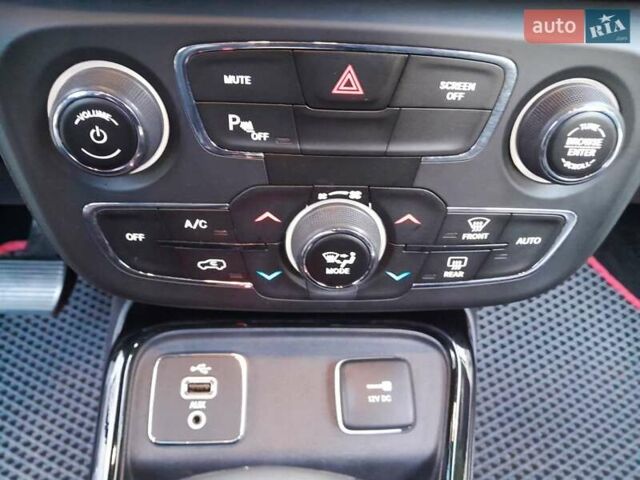 Джип Компас 2018 в Киеве на Automoto.ua Серый Джип Компас, объемом двигателя 2.4 л и пробегом 119 тыс. км за 15950 $, фото 51 на Automoto.ua