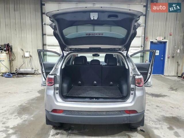 Джип Compass 2018 у Києві на Automoto.ua Сірий Джип Compass, об'ємом двигуна 2.4 л та пробігом 106 тис. км за 2600 $, фото 5 на Automoto.ua