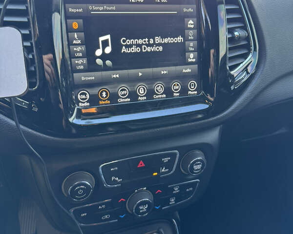 Джип Компас 2018 в Киеве на Automoto.ua Серый Джип Компас, объемом двигателя 2.4 л и пробегом 144 тыс. км за 15800 $, фото 27 на Automoto.ua