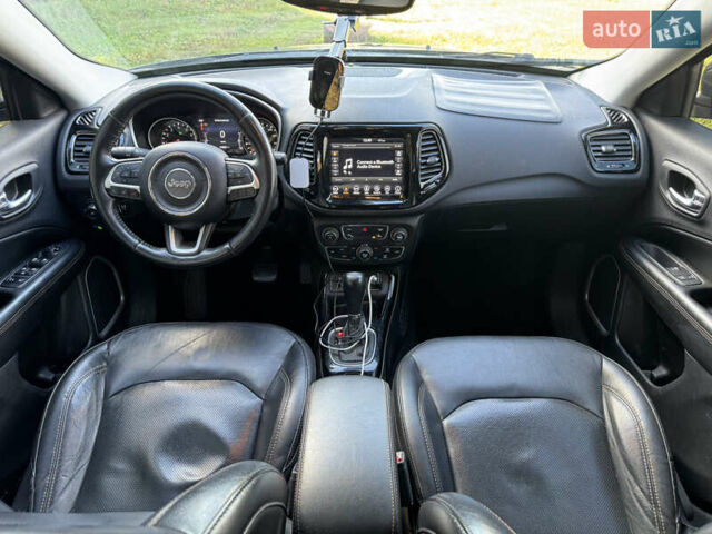 Джип Компас 2018 в Киеве на Automoto.ua Серый Джип Компас, объемом двигателя 2.4 л и пробегом 144 тыс. км за 15800 $, фото 32 на Automoto.ua