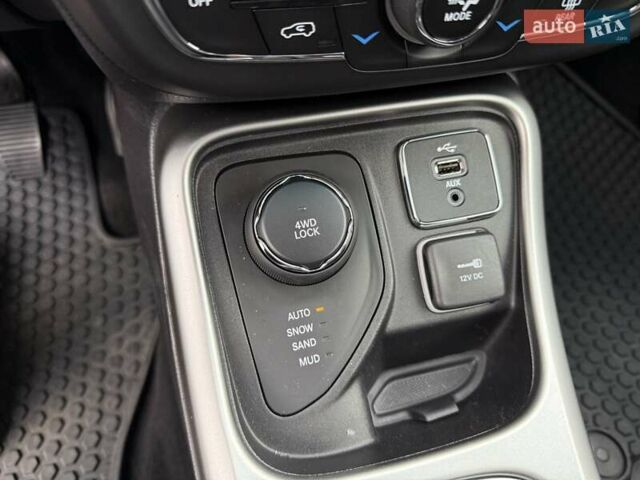 Сірий Джип Compass, об'ємом двигуна 2.4 л та пробігом 127 тис. км за 14900 $, фото 19 на Automoto.ua