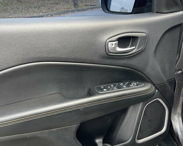 Серый Джип Компас, объемом двигателя 2.36 л и пробегом 105 тыс. км за 13500 $, фото 11 на Automoto.ua