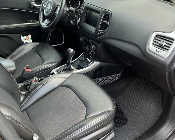 Сірий Джип Compass, об'ємом двигуна 2.4 л та пробігом 70 тис. км за 15500 $, фото 5 на Automoto.ua