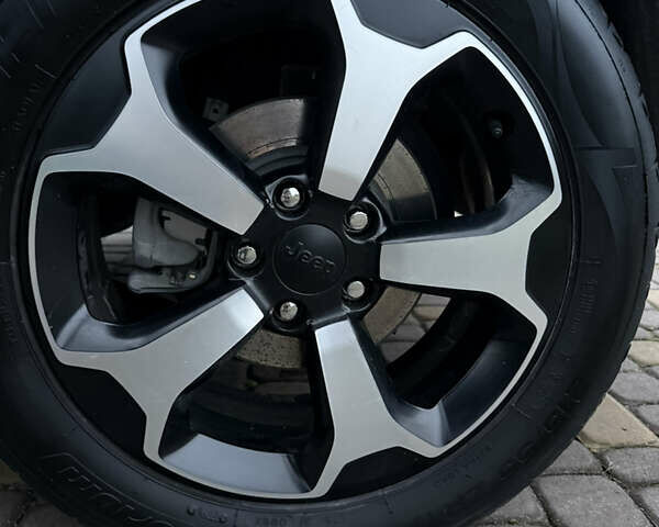 Сірий Джип Compass, об'ємом двигуна 2.36 л та пробігом 64 тис. км за 12500 $, фото 8 на Automoto.ua